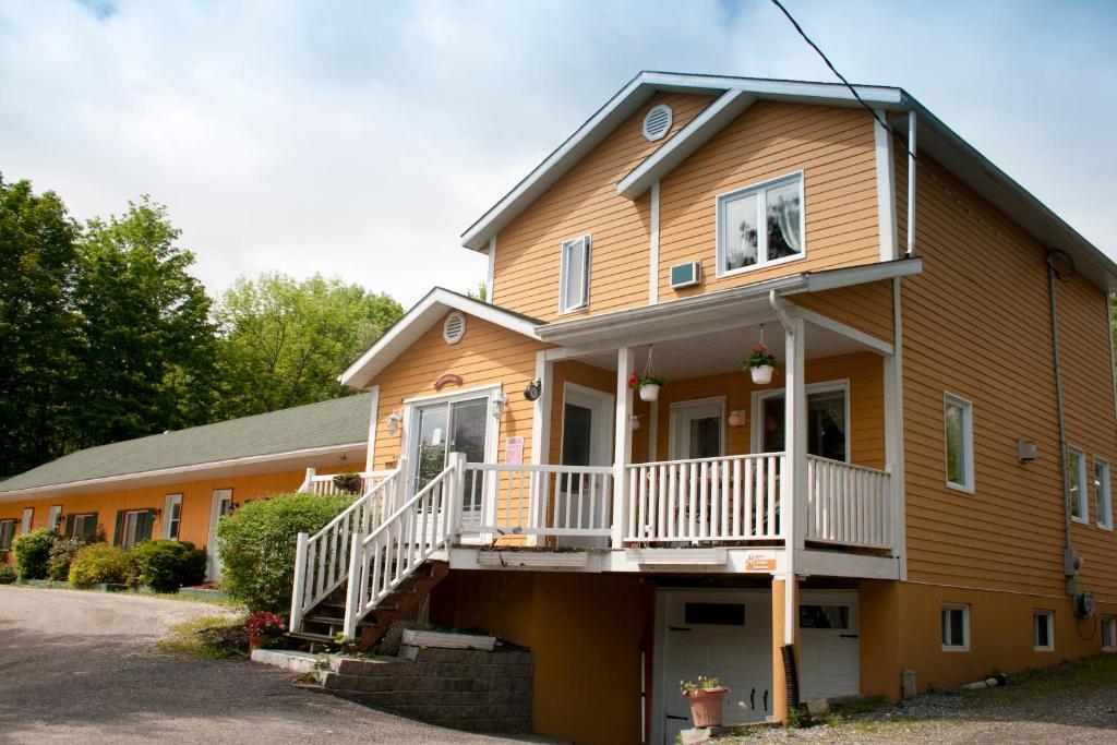 Motel De La Montagne Orford Экстерьер фото